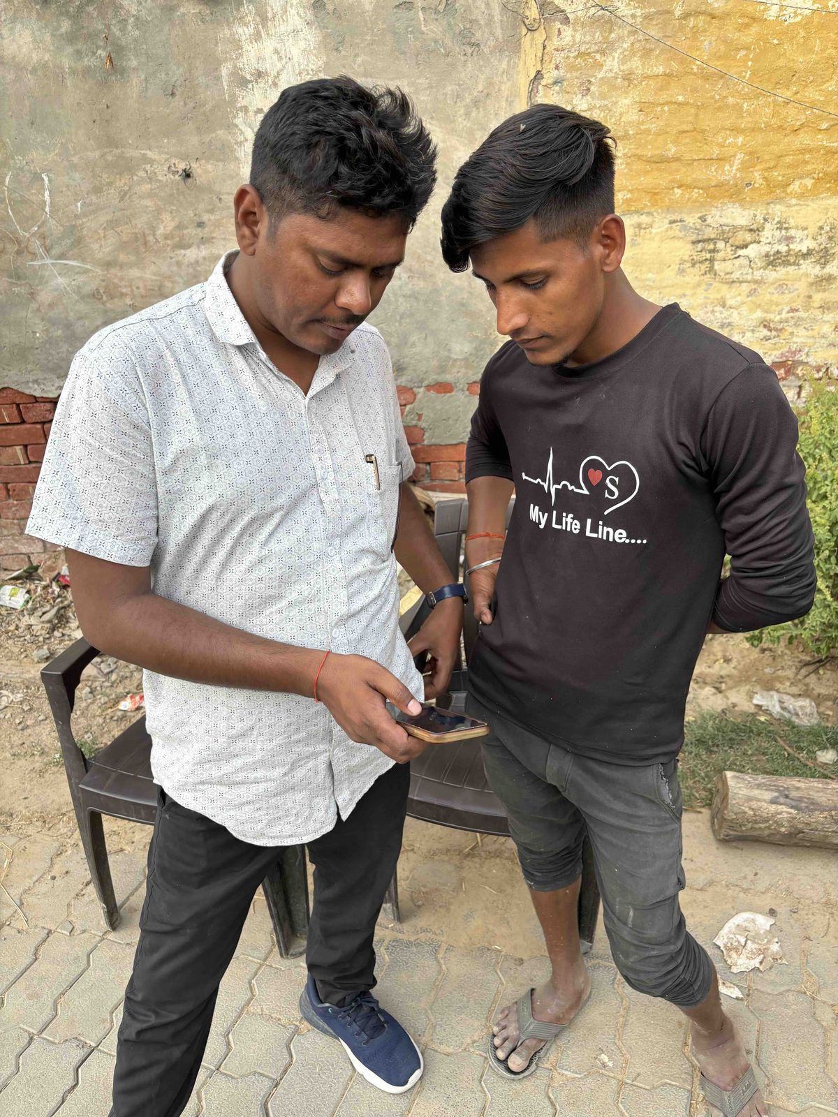 Customer using Dhoop